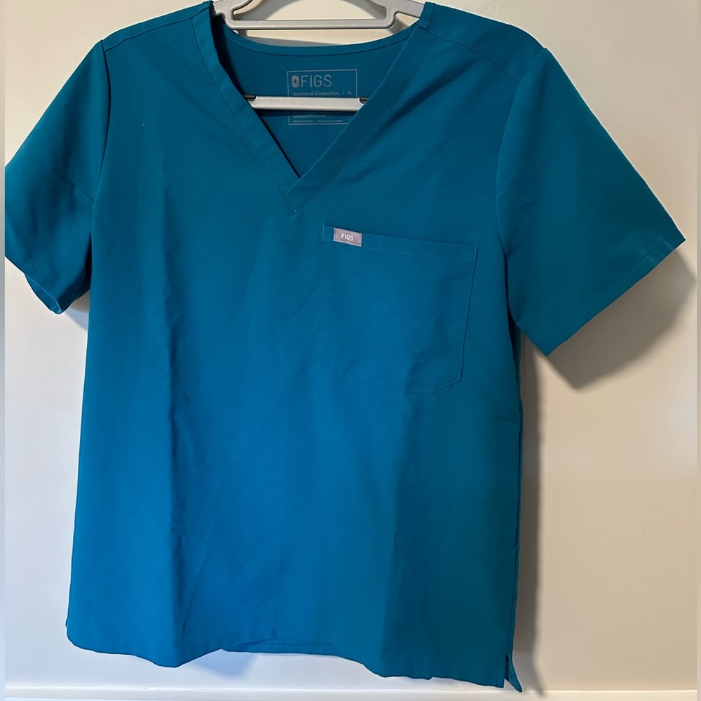 FIGS TECHNICAL SCRUB TOP | M